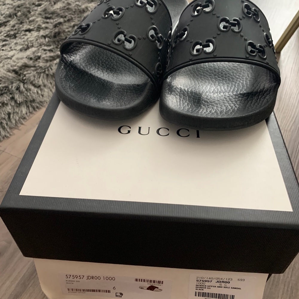 Authentic Gucci JDROO slides men’s 6/ women’s 7.5